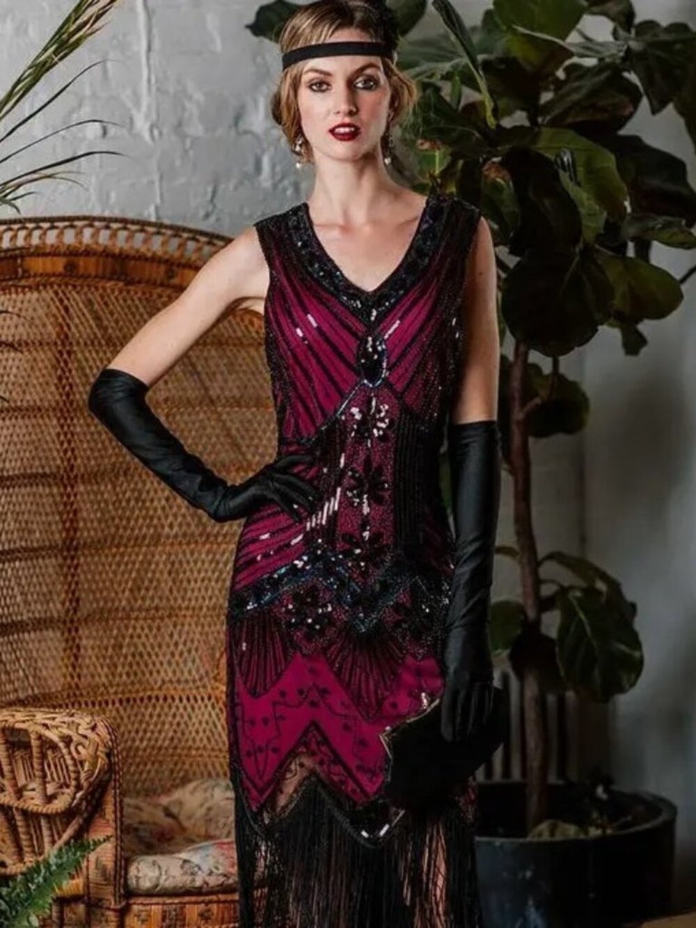 Retro Stage 1920s Vintage V-Neck Sequin and Fringe Embellished Dress Costume